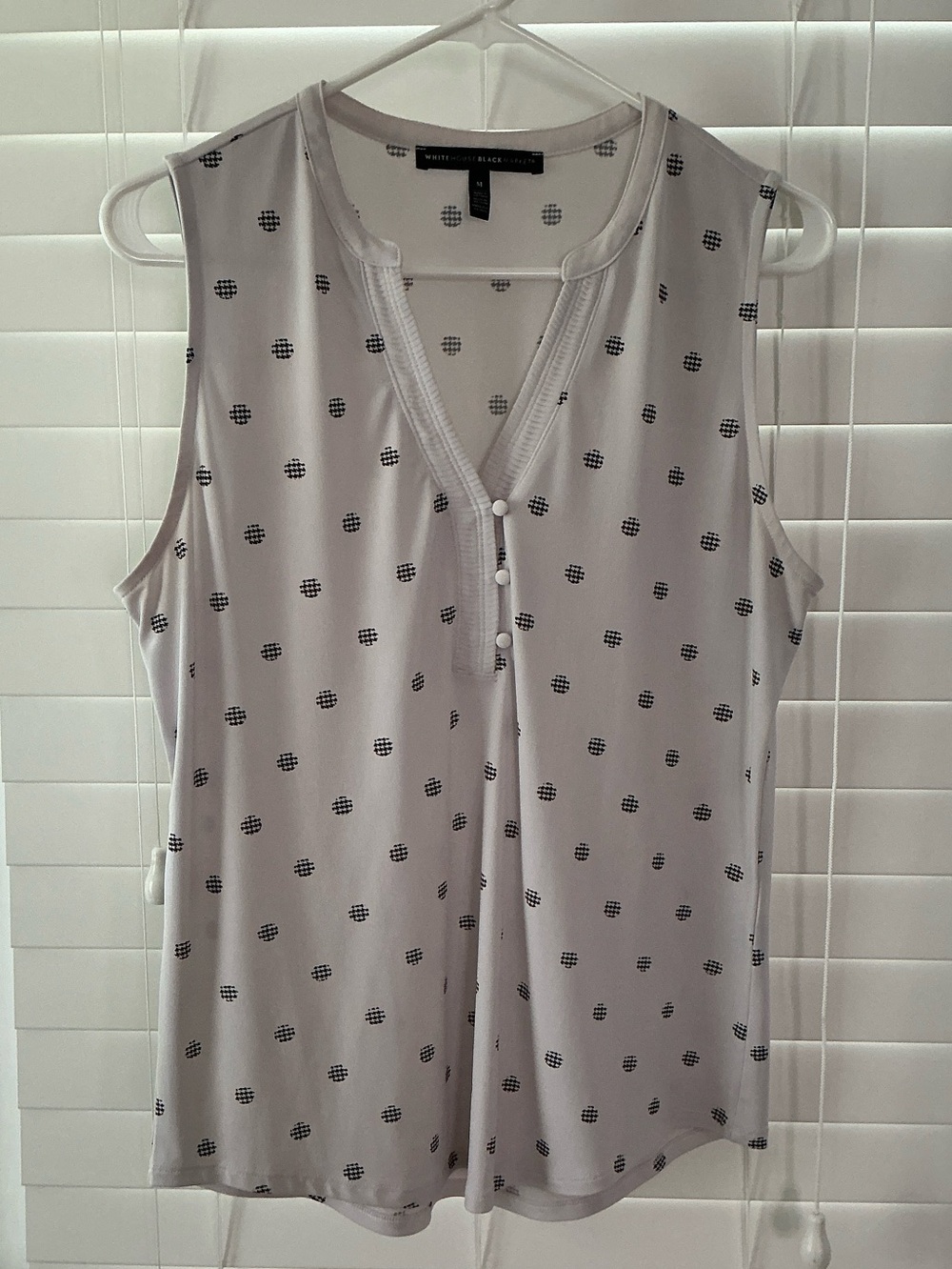 White House Black Market White Sleeveless Dot Houndstooth Shell - Picture 2 of 8